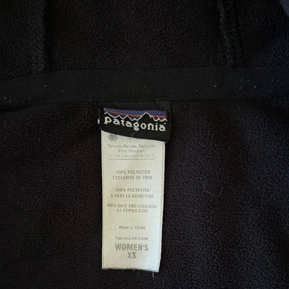 Gently loved Black Hooded Jacket by Patagonia - Picture 3 of 7